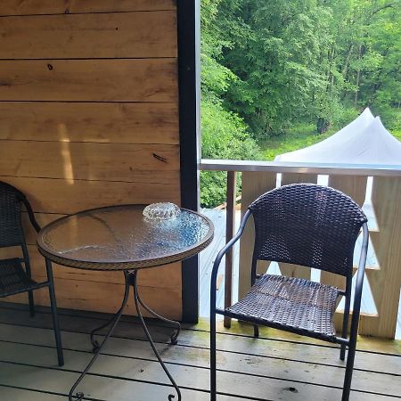 Whisperin' Pines Chalet 쿠퍼스타운 객실 사진