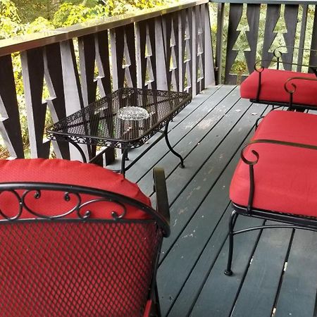 Whisperin' Pines Chalet 쿠퍼스타운 객실 사진
