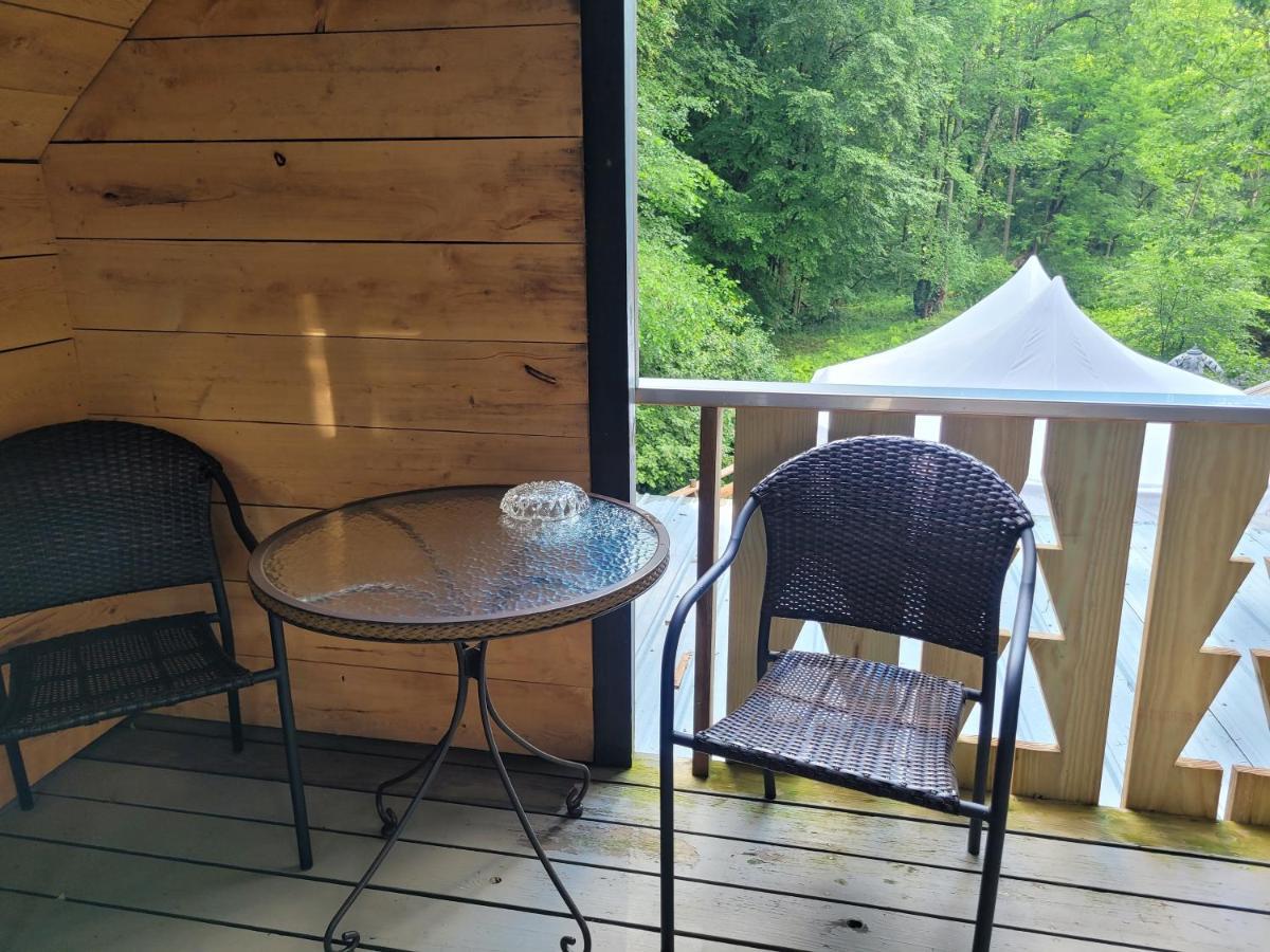 Whisperin' Pines Chalet 쿠퍼스타운 객실 사진