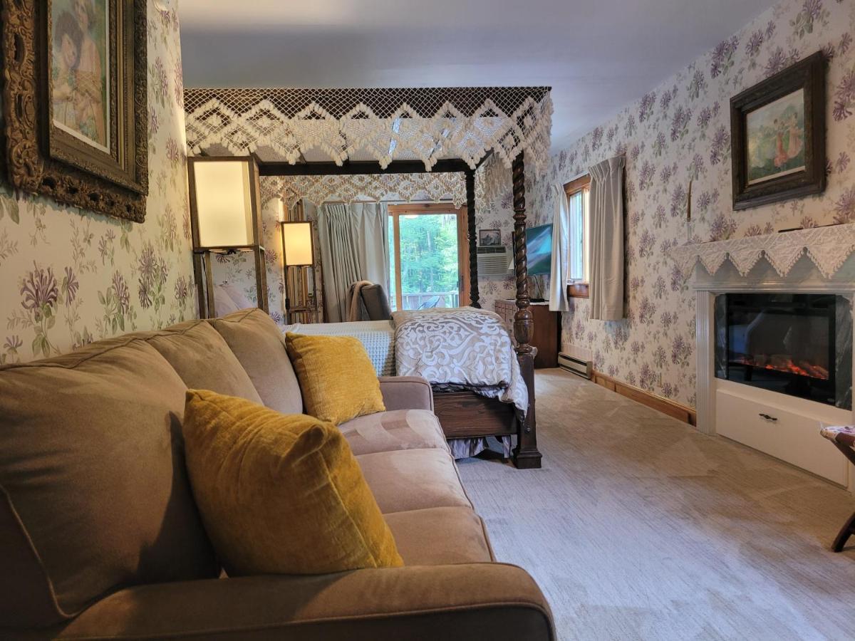 Whisperin' Pines Chalet 쿠퍼스타운 객실 사진